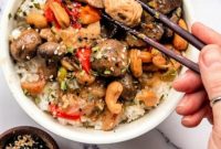 Crispy Cashew Chicken Stir-Fry with Garlic Sauce